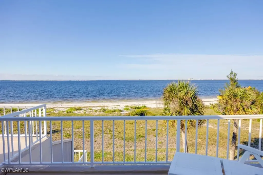 200 Periwinkle Way Sanibel FL 33957