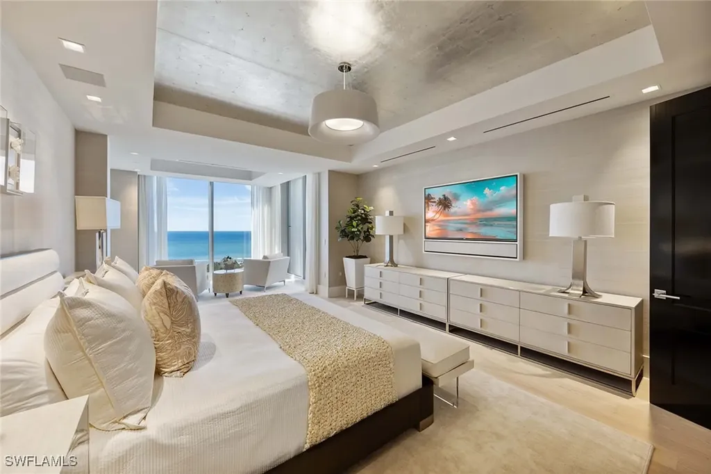 6897 Grenadier Boulevard Naples FL 34108