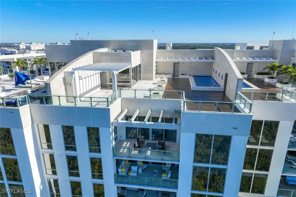 6897 Grenadier Boulevard Naples FL 34108