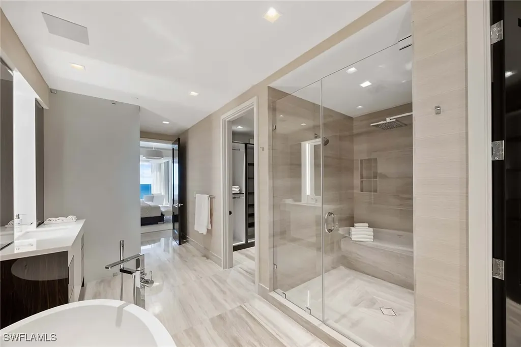 6897 Grenadier Boulevard Naples FL 34108