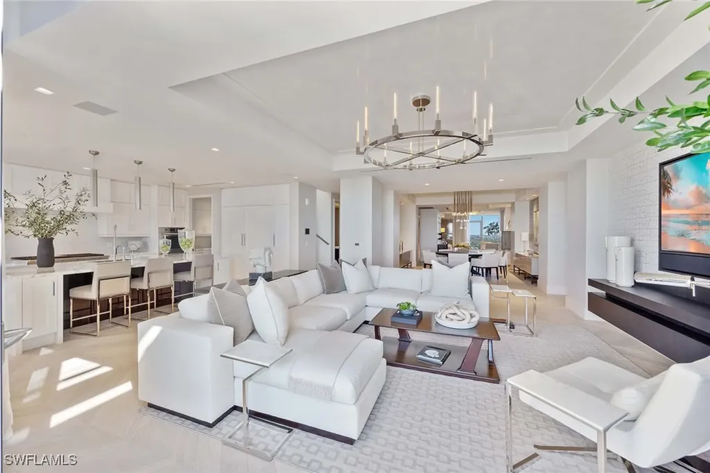 6897 Grenadier Boulevard Naples FL 34108