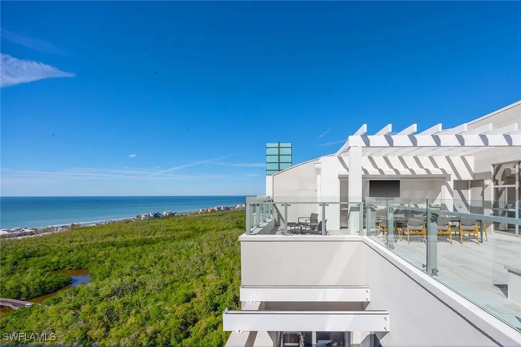 6897 Grenadier Boulevard Naples FL 34108