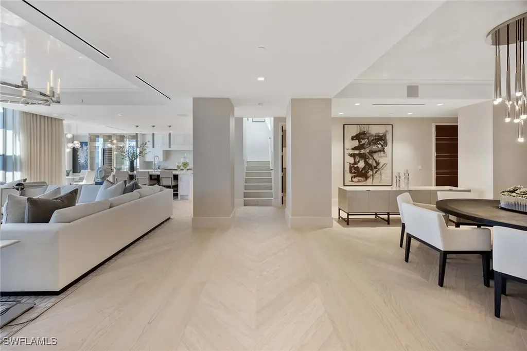 6897 Grenadier Boulevard Naples FL 34108