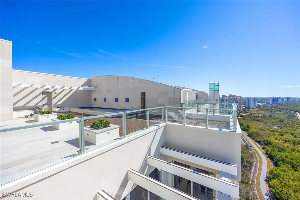 6897 Grenadier Boulevard Naples FL 34108