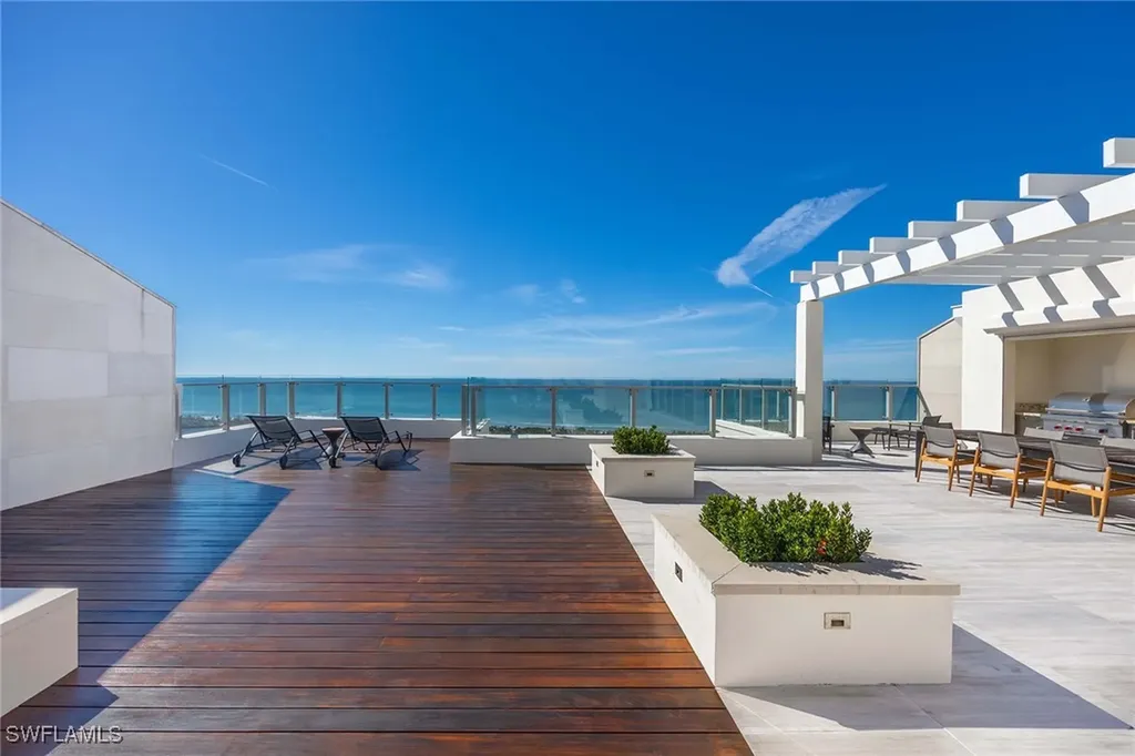 6897 Grenadier Boulevard Naples FL 34108