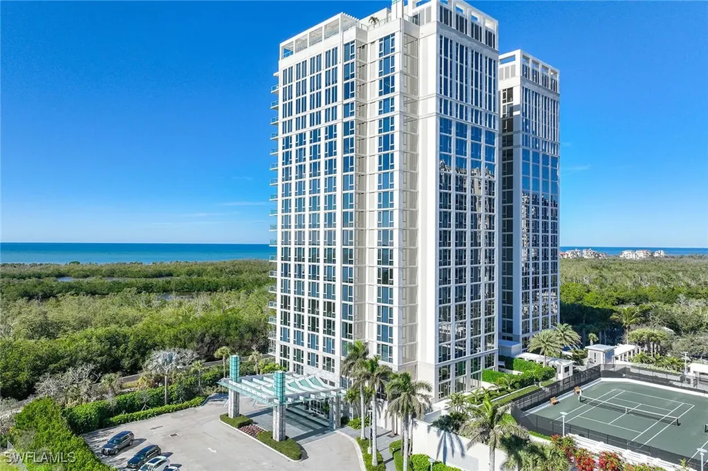 6897 Grenadier Boulevard Naples FL 34108