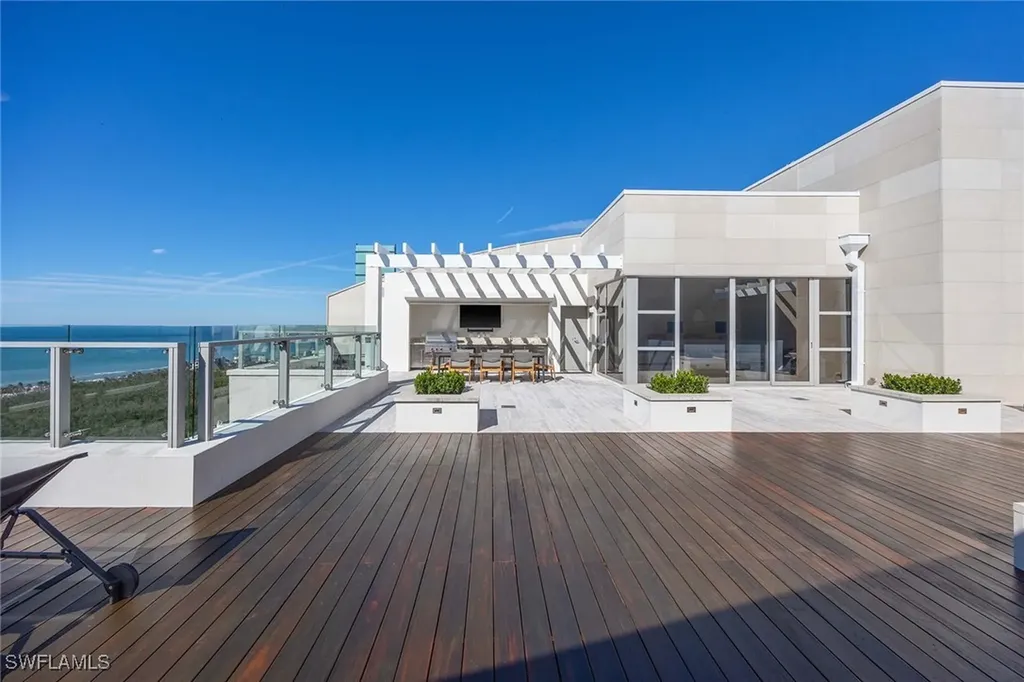 6897 Grenadier Boulevard Naples FL 34108