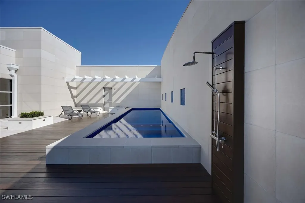 6897 Grenadier Boulevard Naples FL 34108