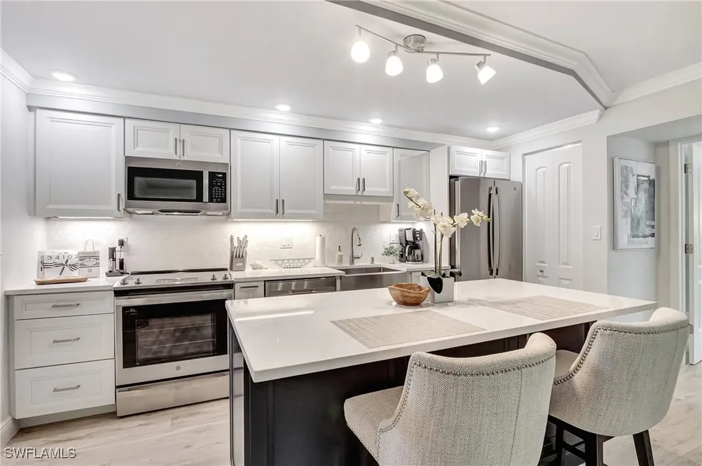 960 7th Street S Naples FL 34102