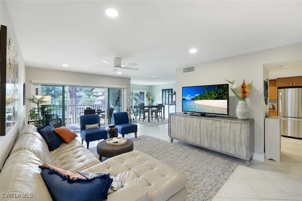 Naples FL, 4150 Belair Lane, Unit 206