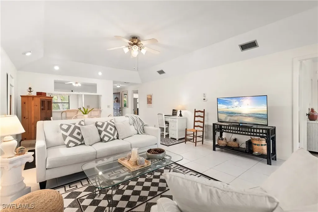 1833 Courtyard Way Naples FL 34112