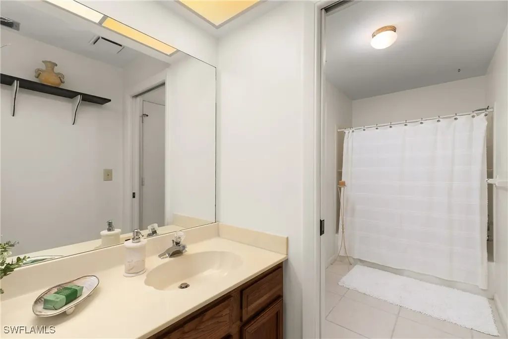1833 Courtyard Way Naples FL 34112
