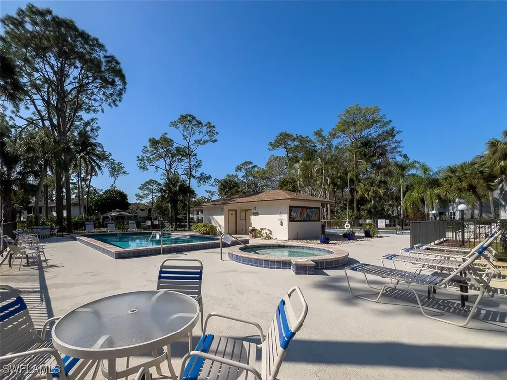 1833 Courtyard Way Naples FL 34112