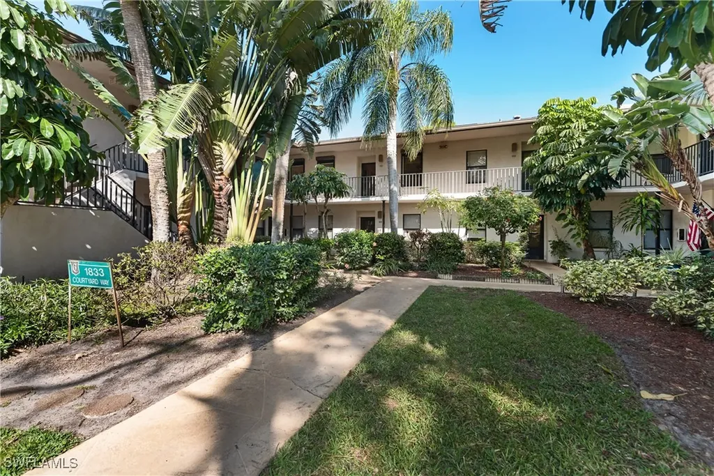 1833 Courtyard Way Naples FL 34112