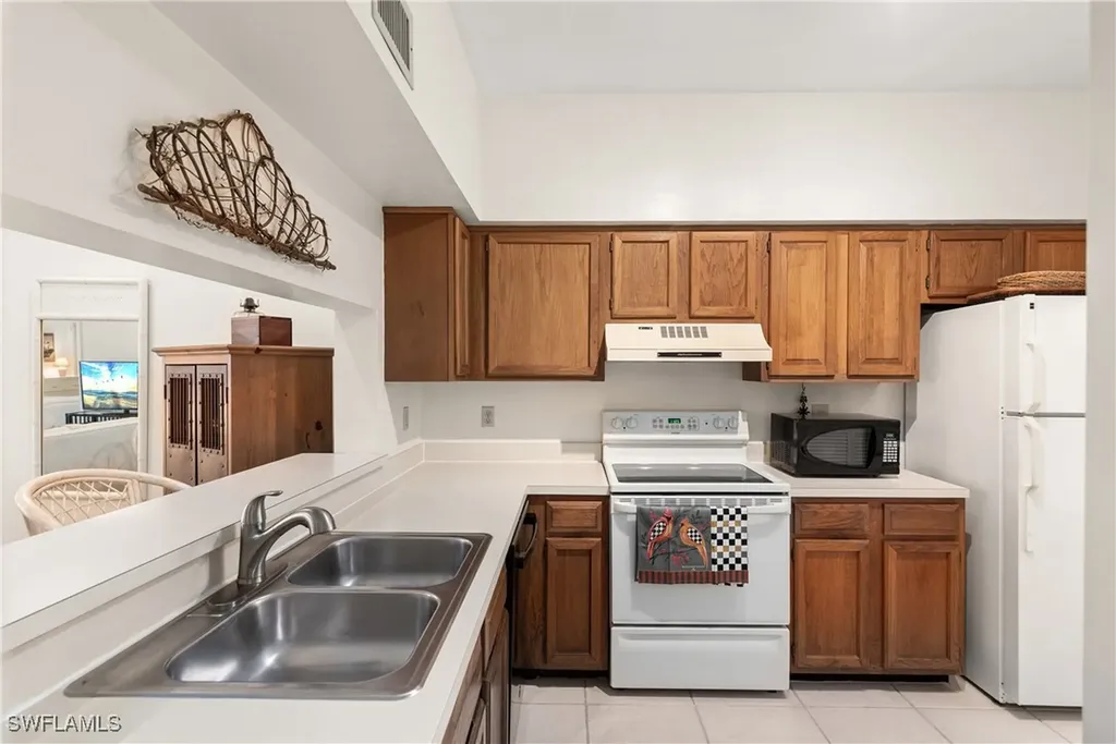 1833 Courtyard Way Naples FL 34112