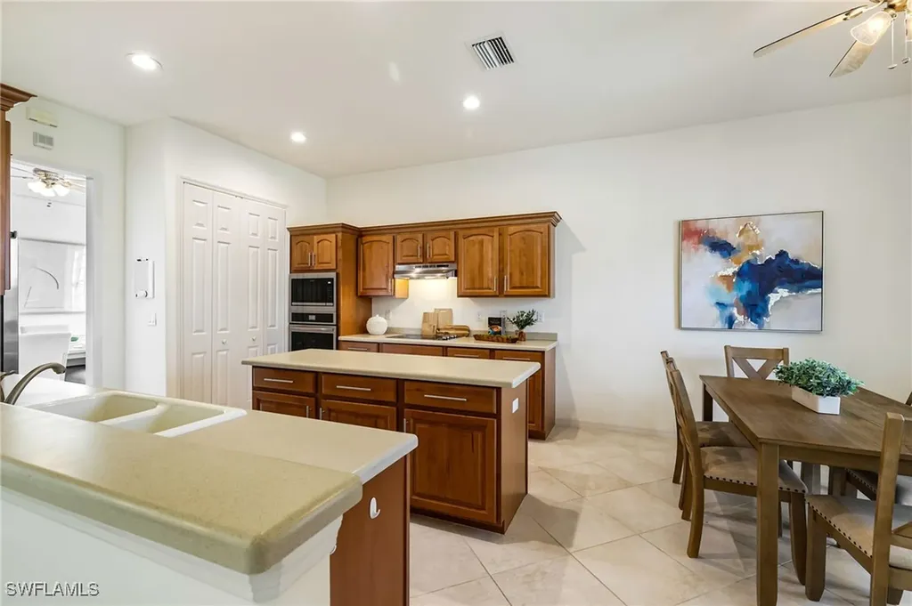 2003 Timarron Way Naples FL 34109