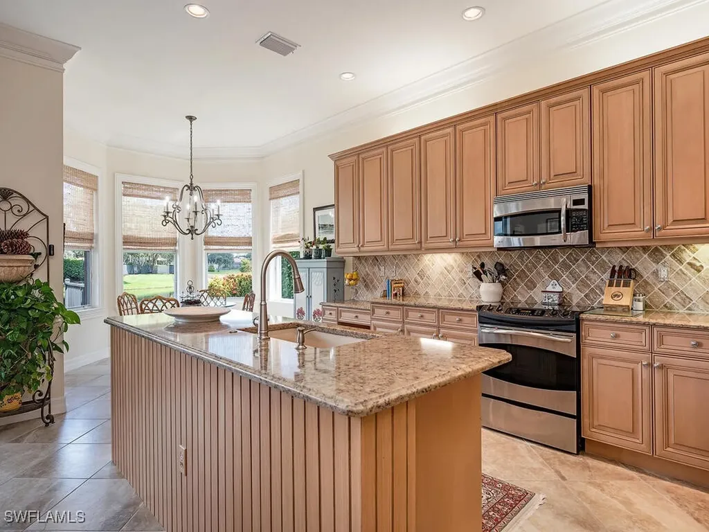 6807 Del Mar Terrace Naples FL 34105