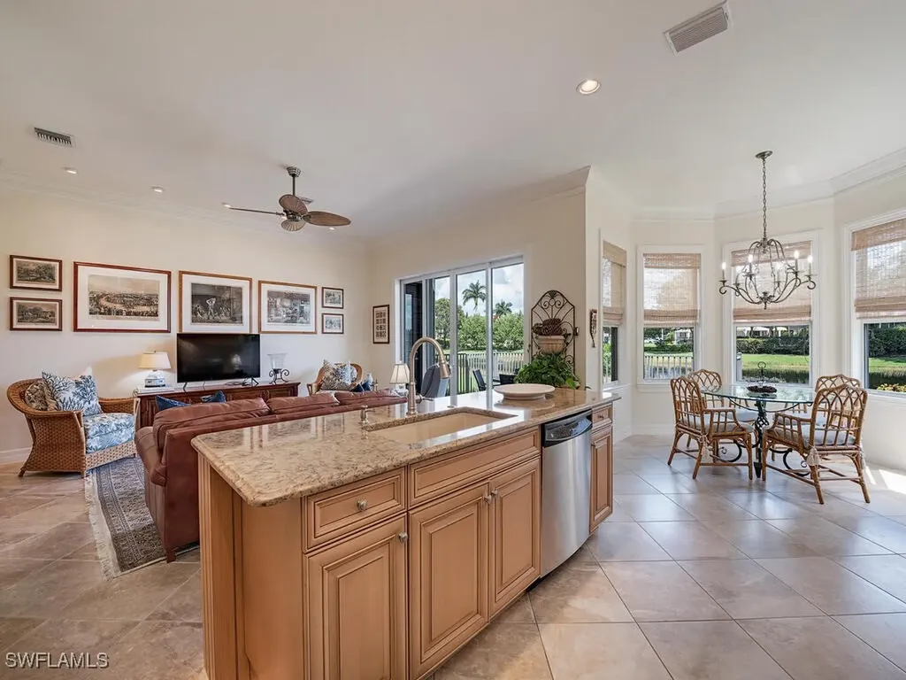 6807 Del Mar Terrace Naples FL 34105