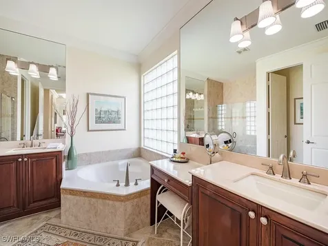 6807 Del Mar Terrace Naples FL 34105