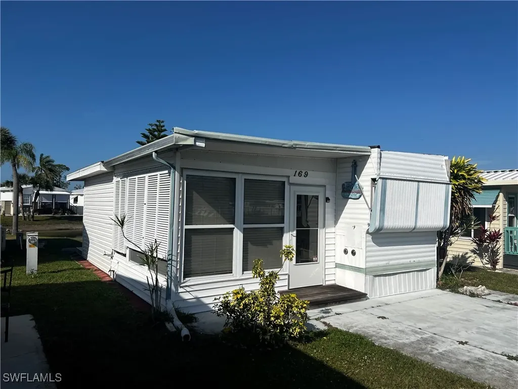 169 Vista Mar Drive North Fort Myers FL 33903