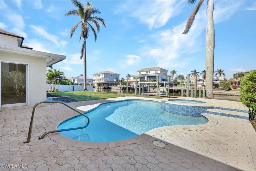 373 Egret Avenue Naples FL 34108