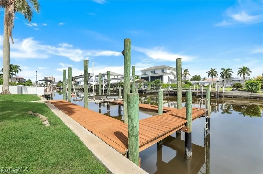 373 Egret Avenue Naples FL 34108