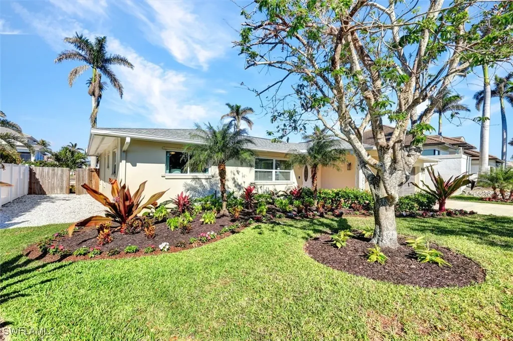 373 Egret Avenue Naples FL 34108