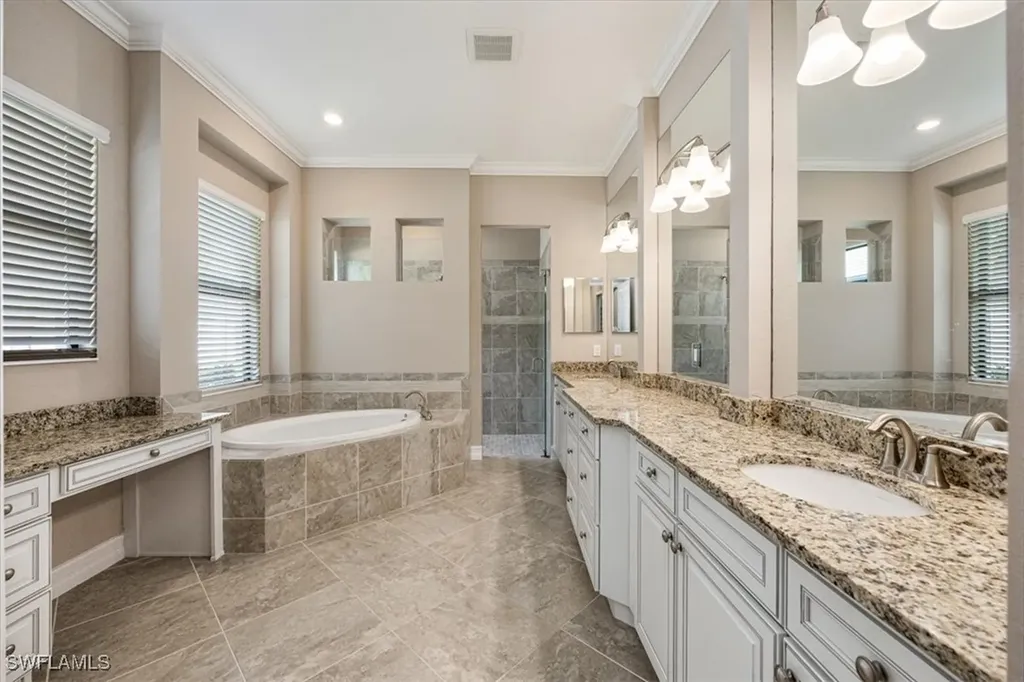 2280 Somerset Place Naples FL 34120