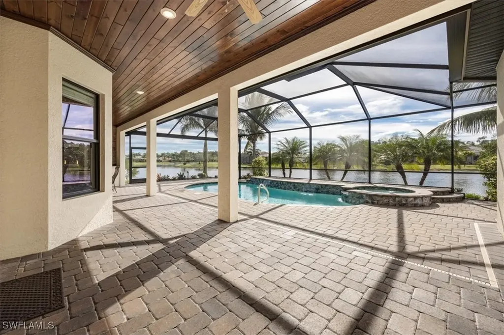 2280 Somerset Place Naples FL 34120