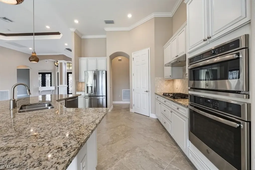 2280 Somerset Place Naples FL 34120