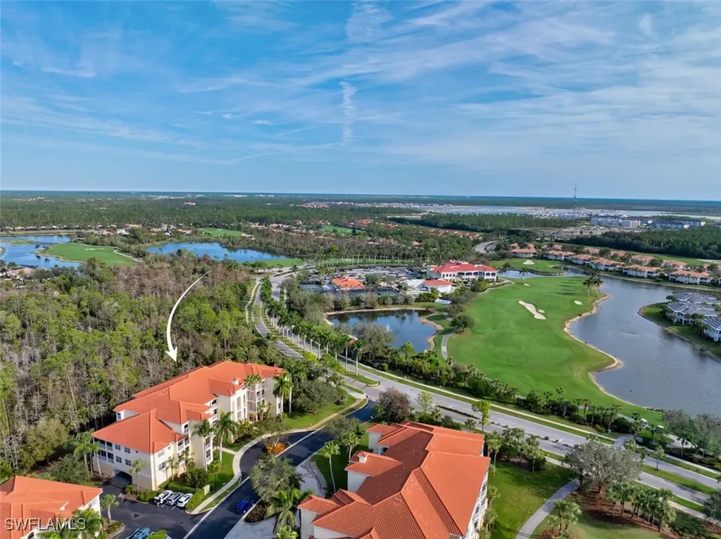 Naples FL, 4833 Hampshire Court, Unit 303