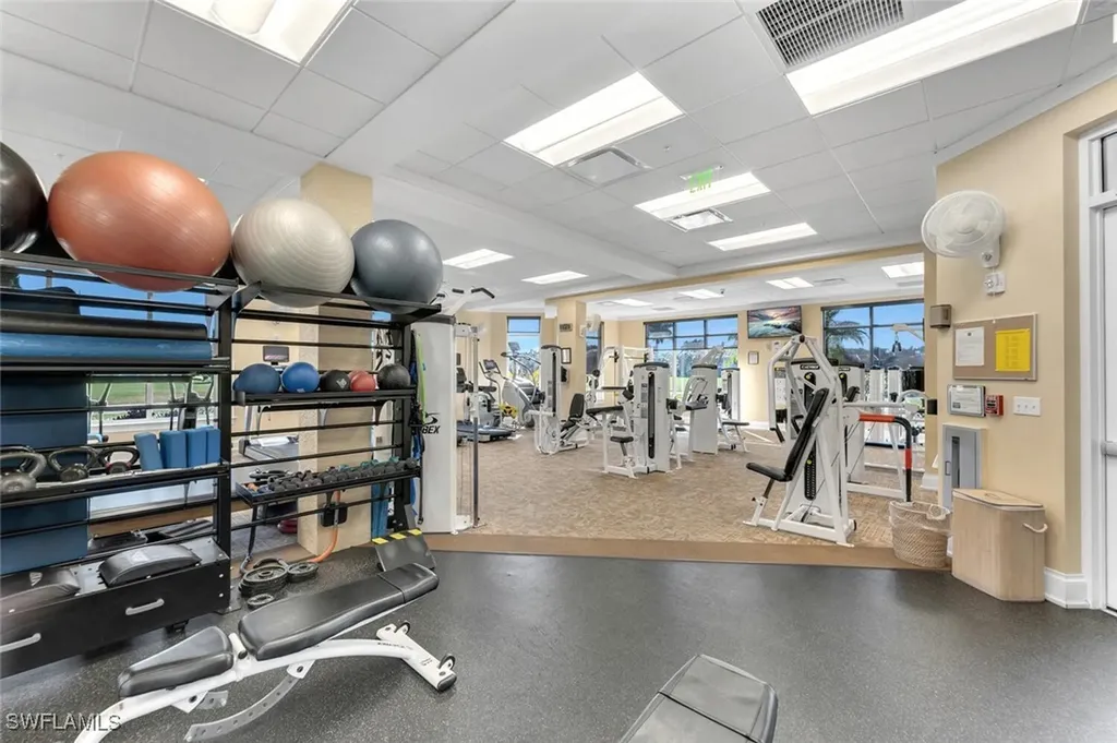 4833 Hampshire Court Naples FL 34112