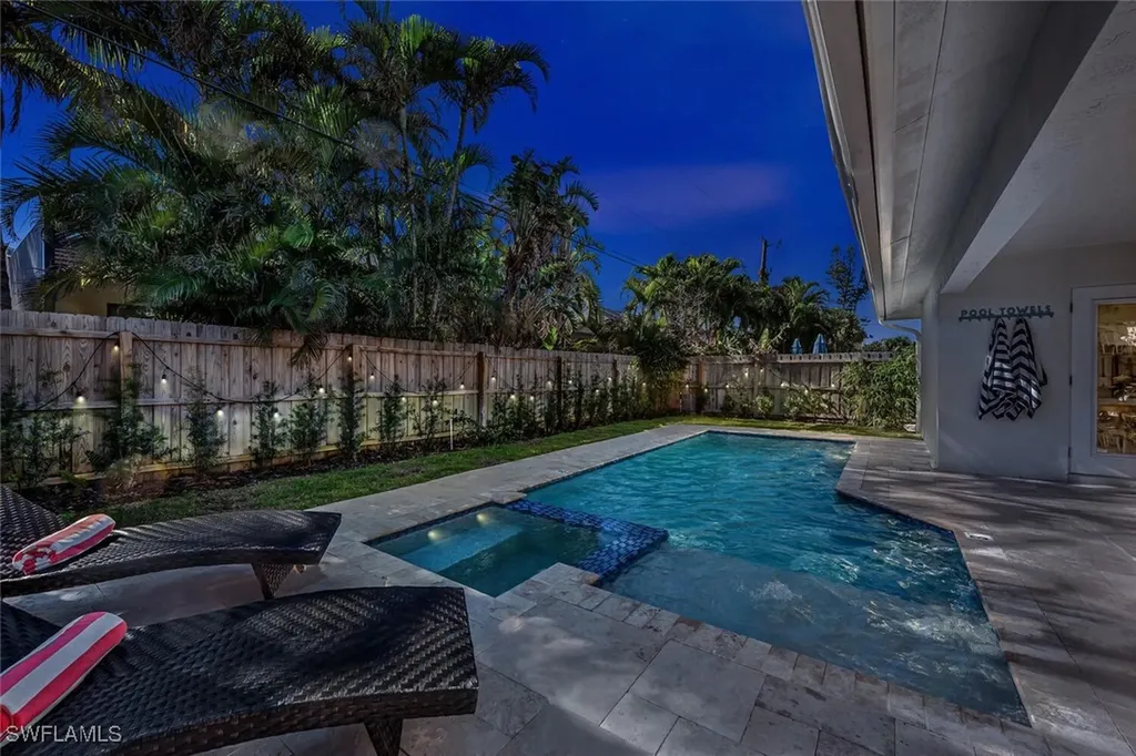 616 106th Avenue N Naples FL 34108