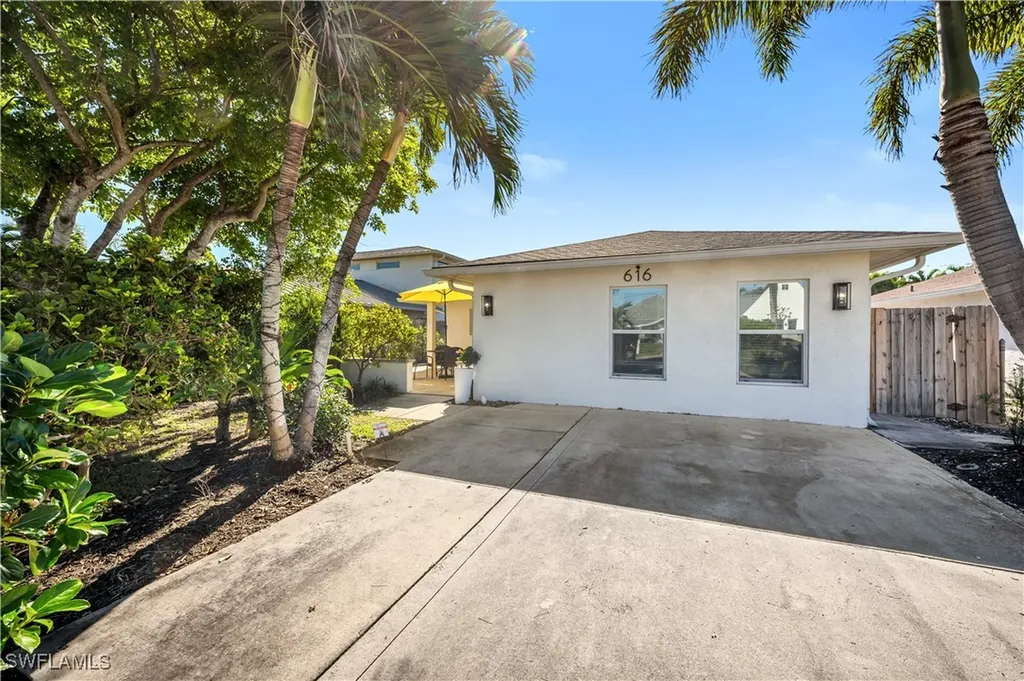 616 106th Avenue N Naples FL 34108