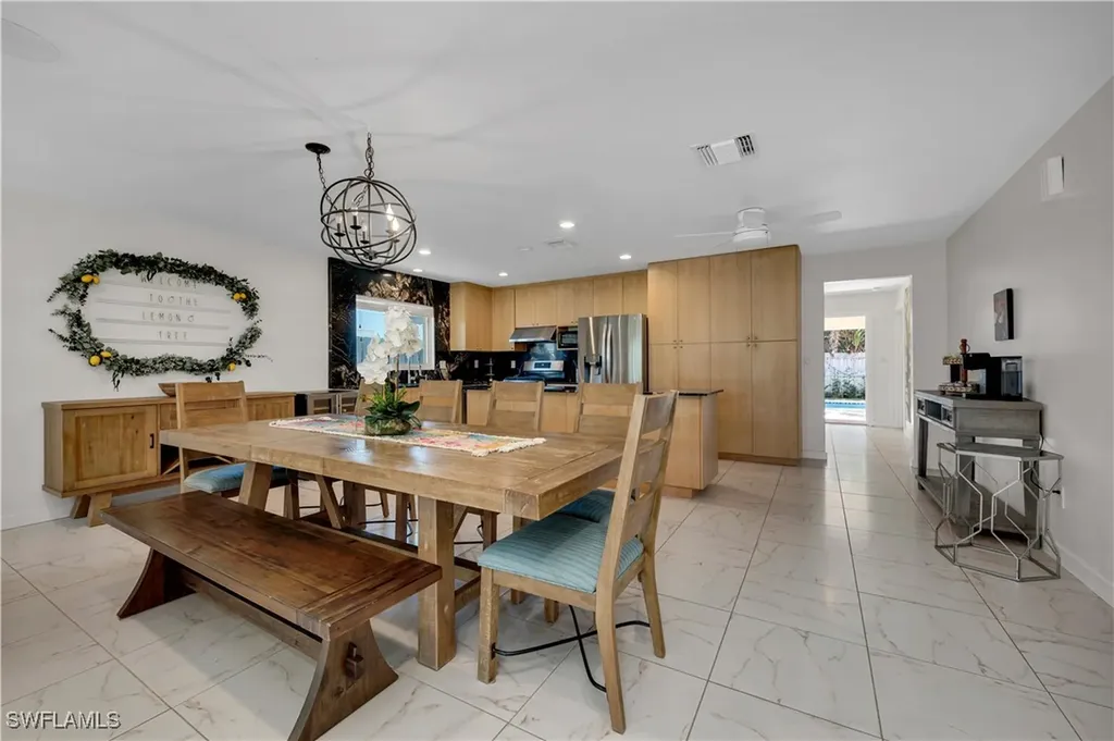 616 106th Avenue N Naples FL 34108