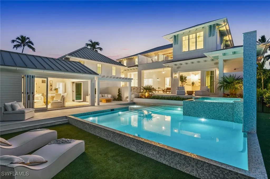 Naples FL, 187 10TH Avenue S