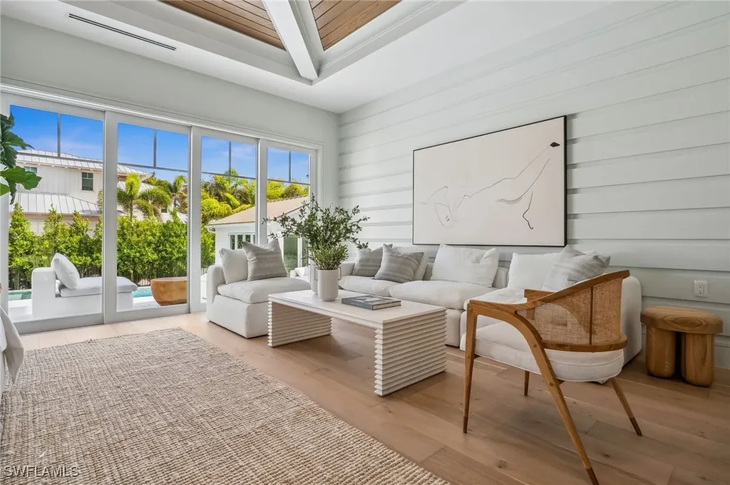 187 10th Avenue S Naples FL 34102