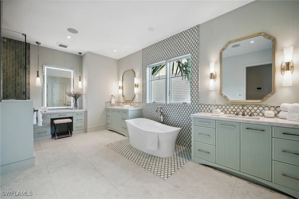 187 10th Avenue S Naples FL 34102