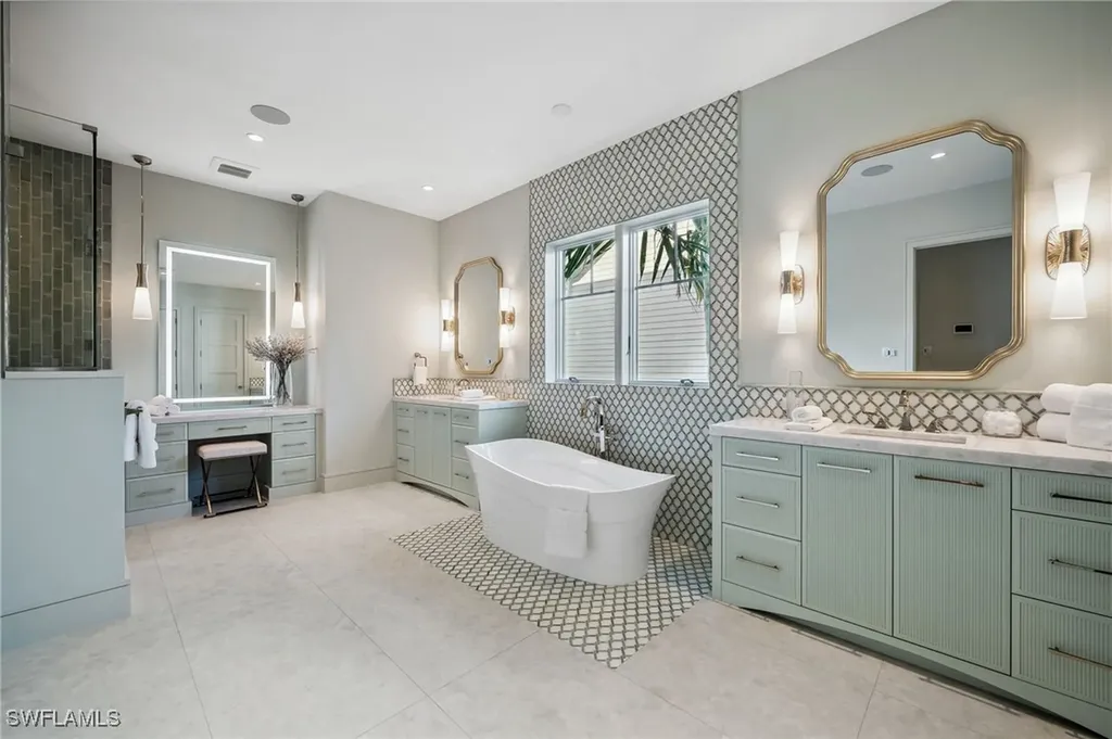 187 10th Avenue S Naples FL 34102
