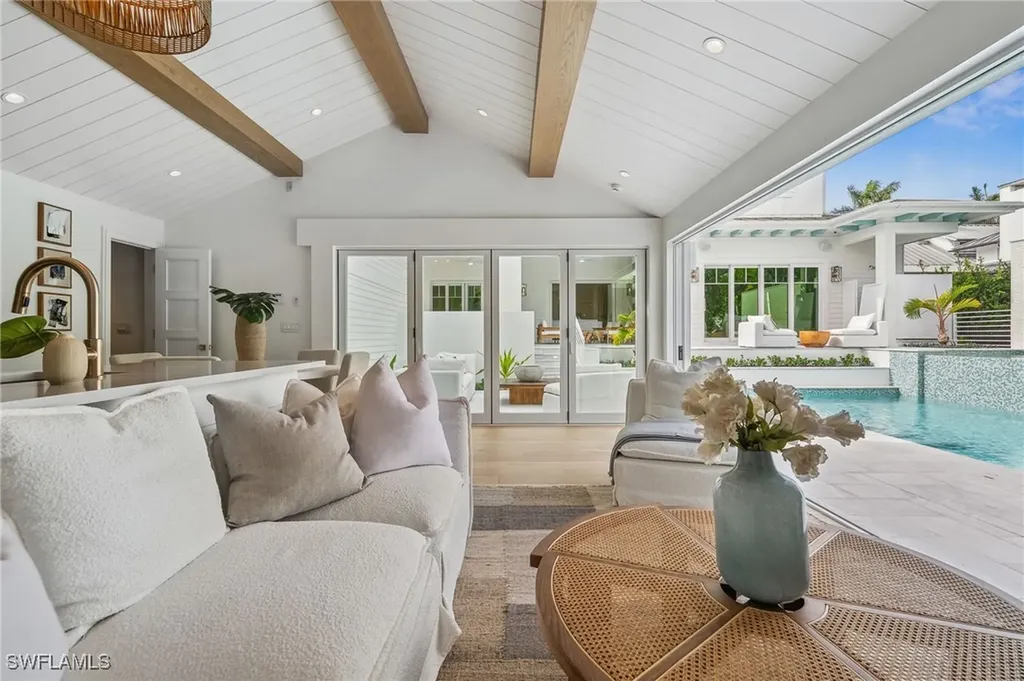 187 10th Avenue S Naples FL 34102