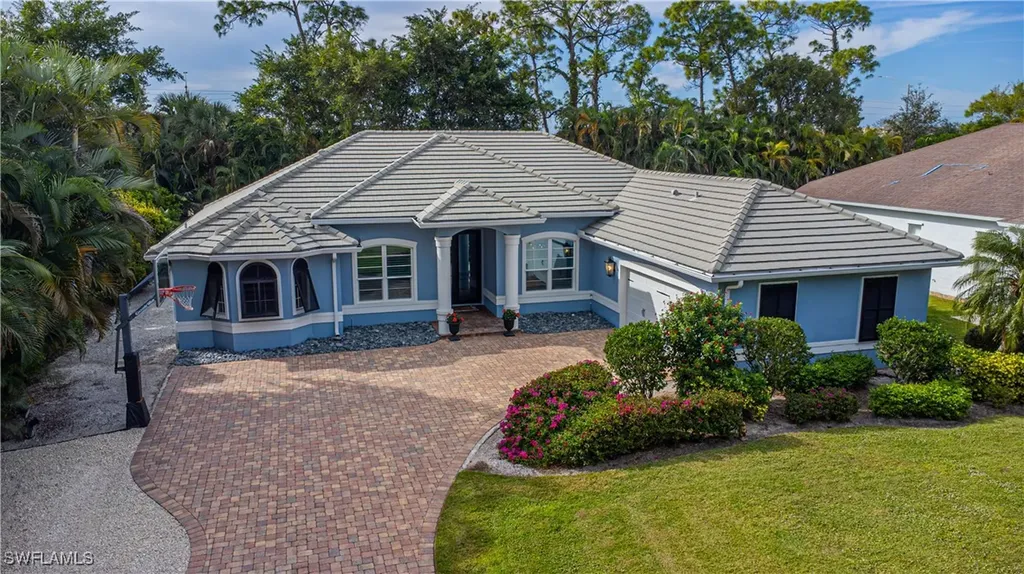5701 Waxmyrtle Way Naples FL 34109