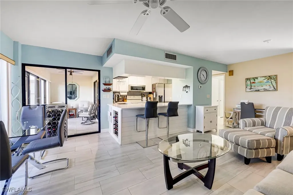 Fort Myers FL, 5585 Trailwinds Drive, Unit 312