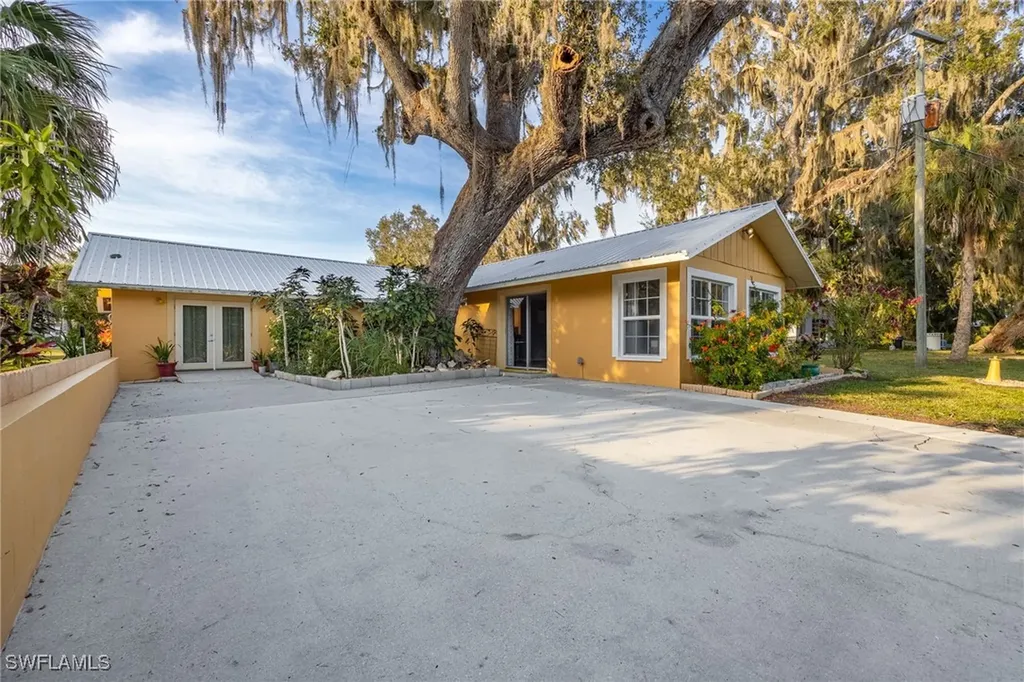 617 Caloosa Estates Drive Labelle FL 33935