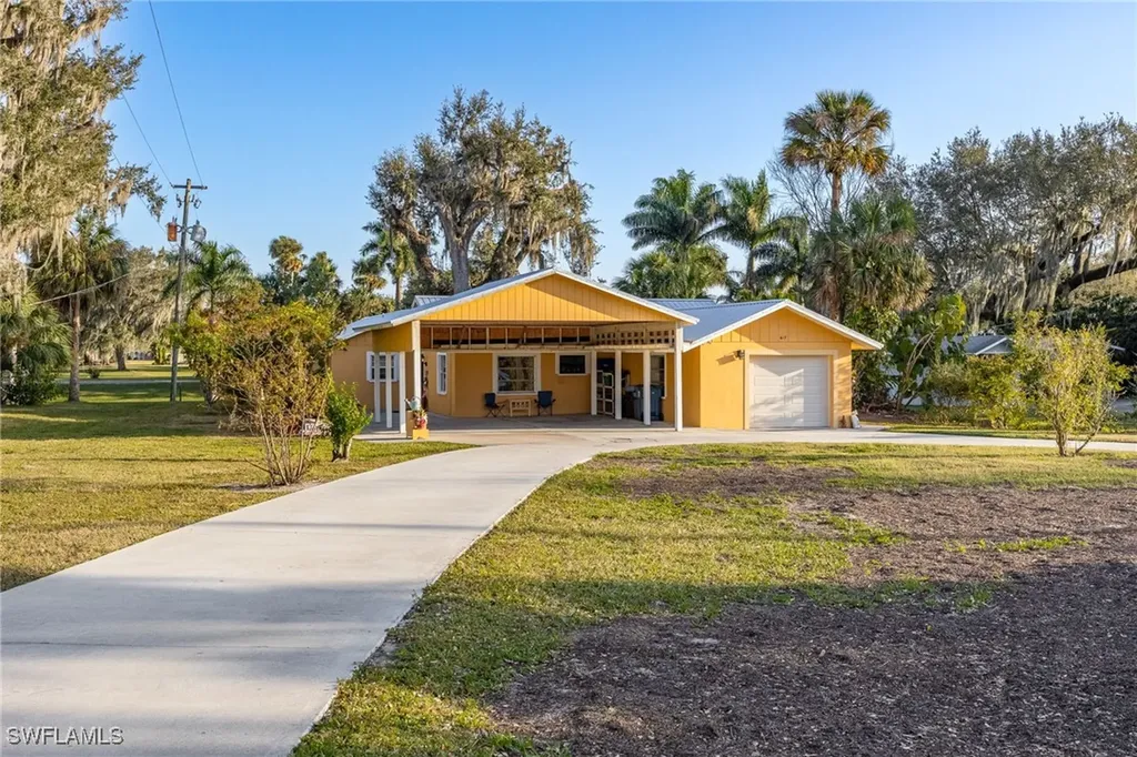 617 Caloosa Estates Drive Labelle FL 33935
