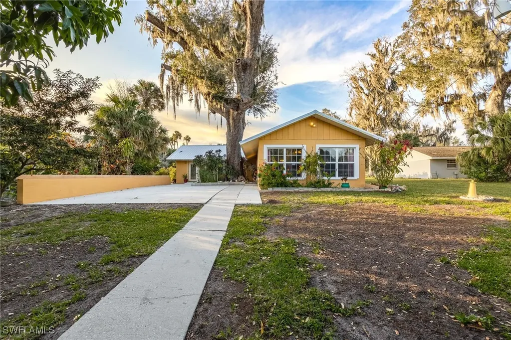 617 Caloosa Estates Drive Labelle FL 33935