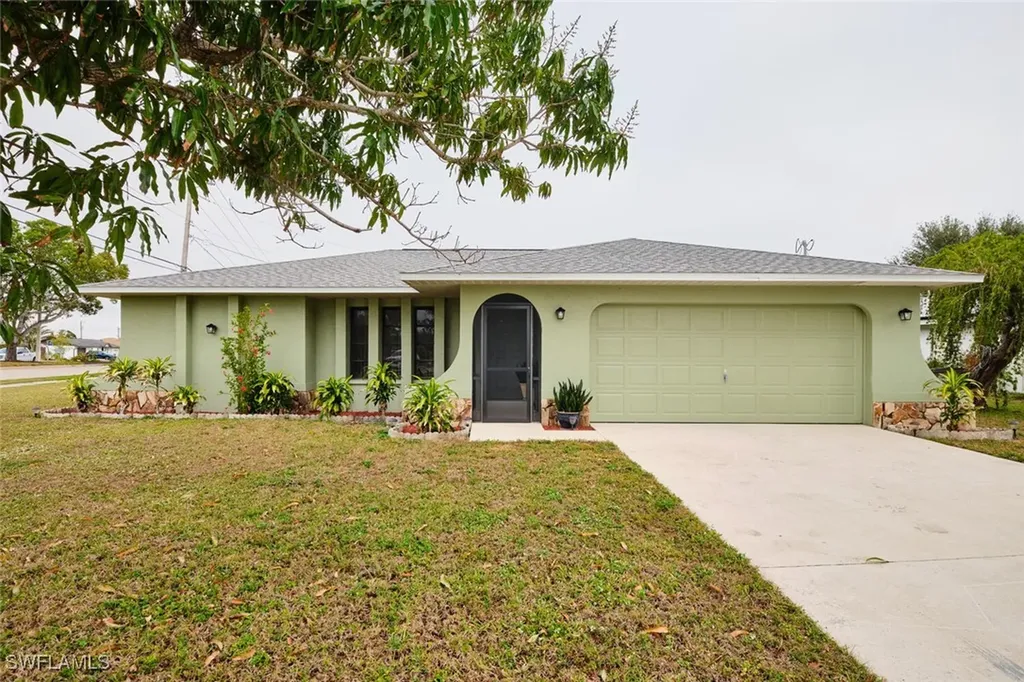 901 SE 23rd Terrace Cape Coral FL 33990