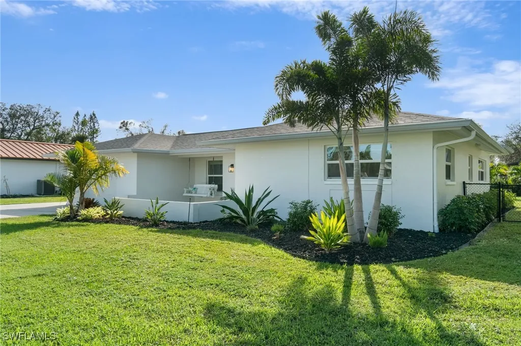 1034 El Rio Avenue Fort Myers FL 33919