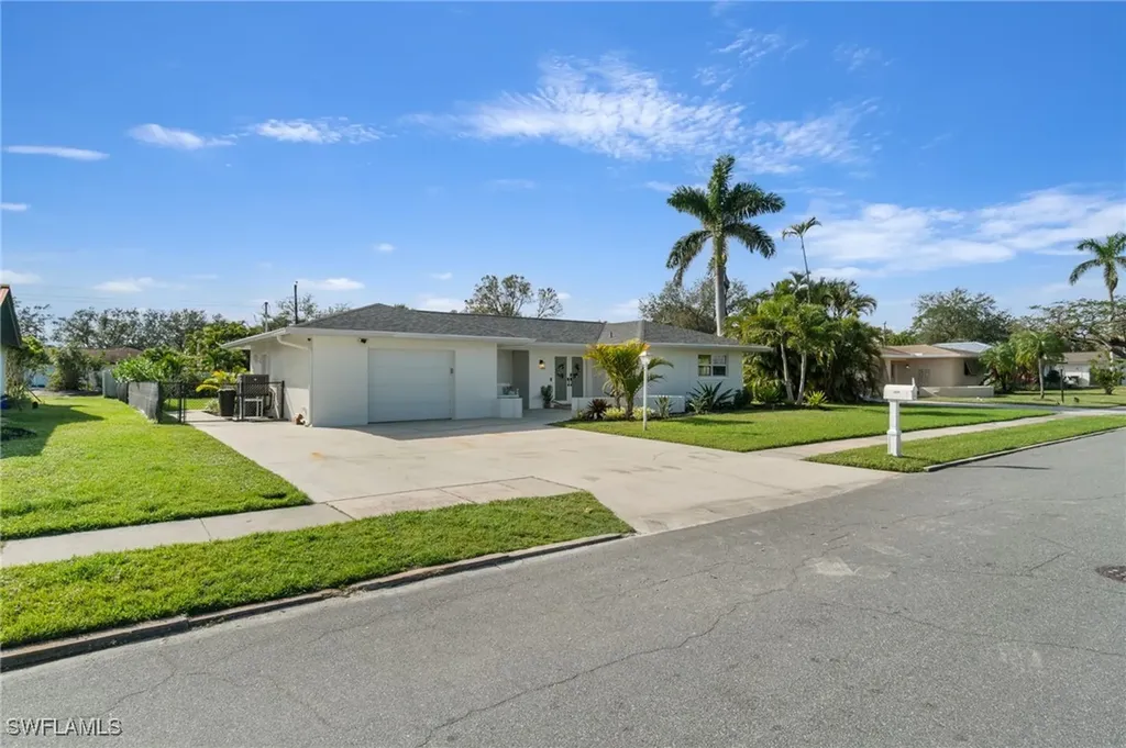 1034 El Rio Avenue Fort Myers FL 33919