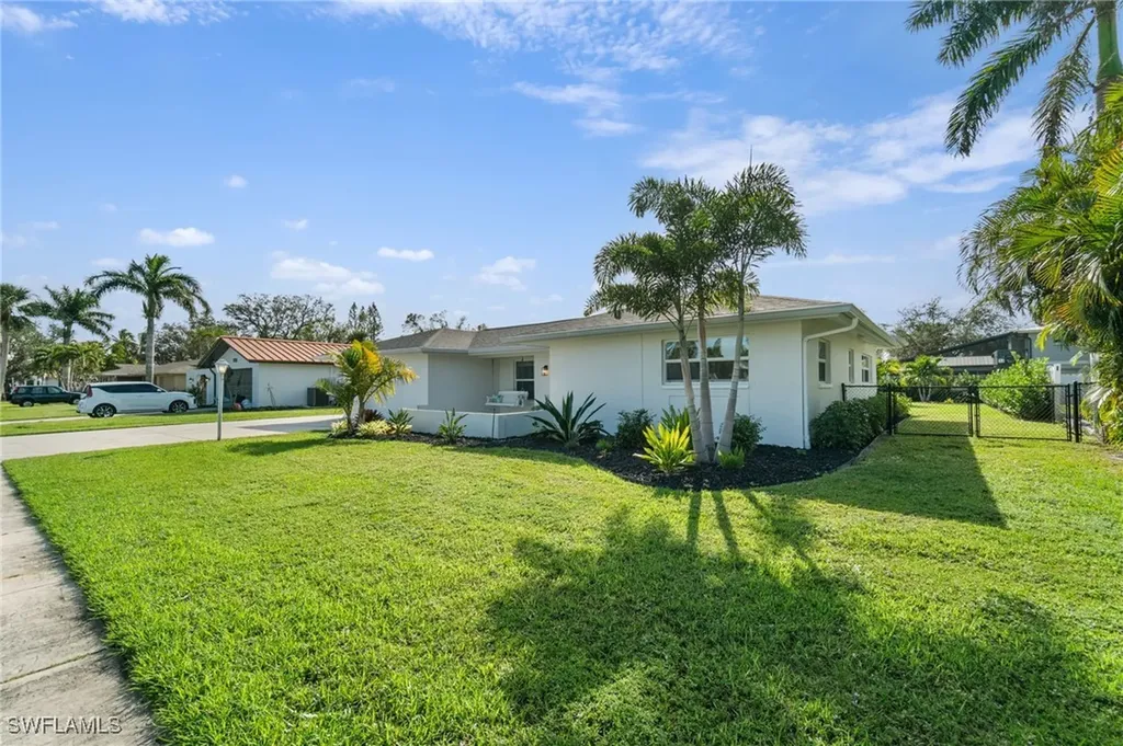 1034 El Rio Avenue Fort Myers FL 33919