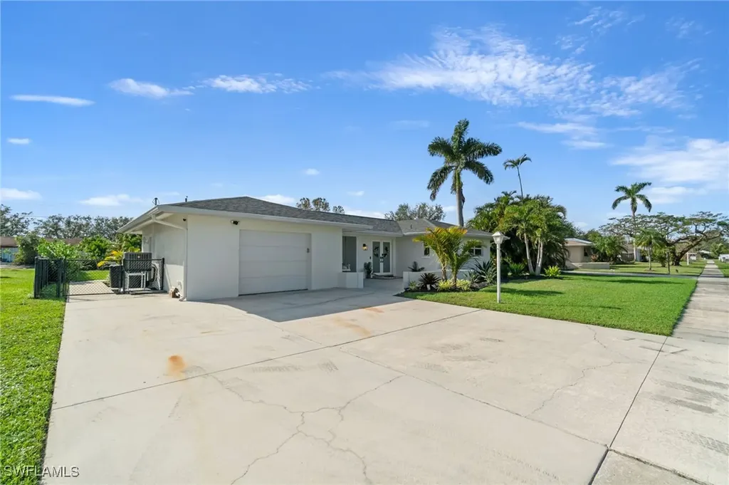 1034 El Rio Avenue Fort Myers FL 33919
